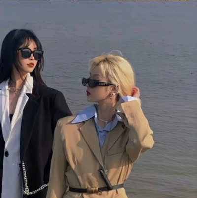 “惊喜大概就是不期而遇后的目光所及”