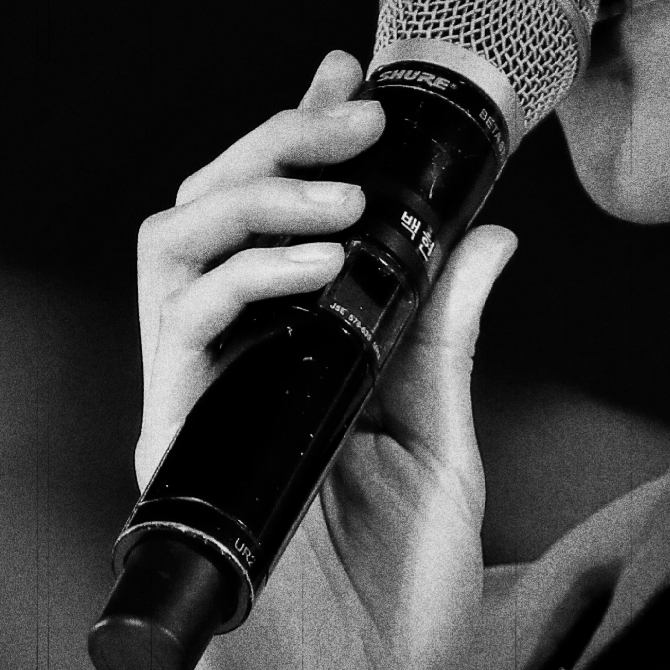 ：“为什么不找哥哥玩呢。”