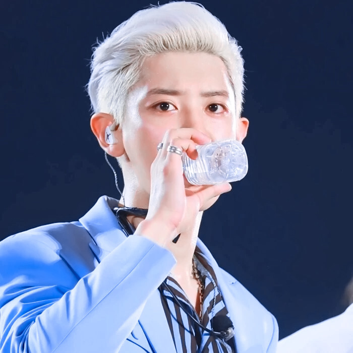 “汽水降低的温度是夏日的奇遇”
@note627