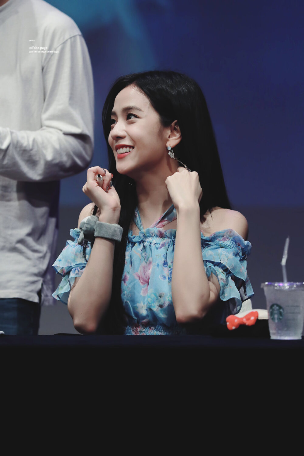 JISOO｜offthepage_js