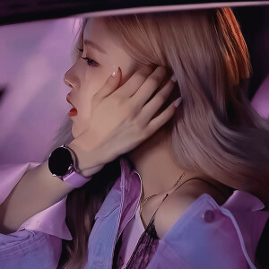      /在黄昏写上一封书信，载着落日的余晖和银河的浪漫。

寄给你，寄给温柔本身。
朴彩英 Rosie
许景
原截 俞理

