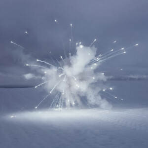        /长街/




      IU 李知恩
许景