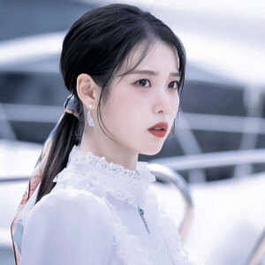        /长街/




      IU 李知恩
许景