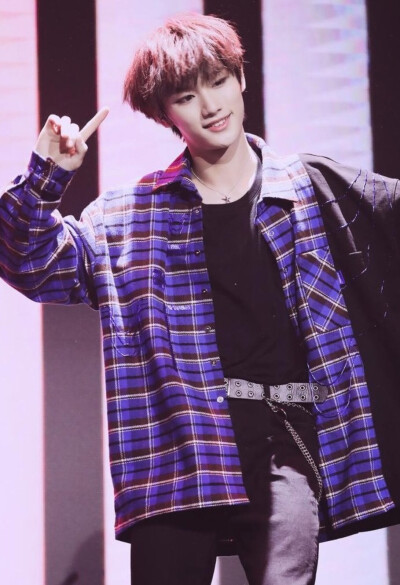 这是谁家的小帅哥啊？