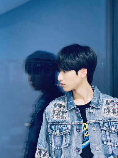 这是谁家的小帅哥啊？