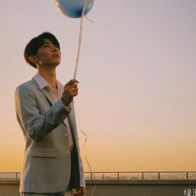 这是谁家的小帅哥啊？