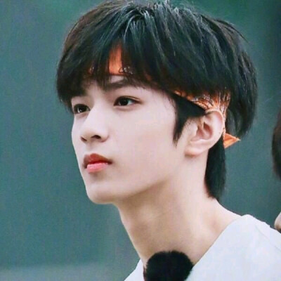 这是谁家的小帅哥啊？