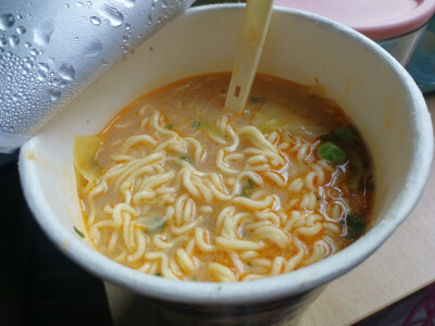 刚刚立了个flag
说要吃遍汤达人所有口味
但是当做晚饭1杯根本吃不完！
午饭又想吃点正经的饭