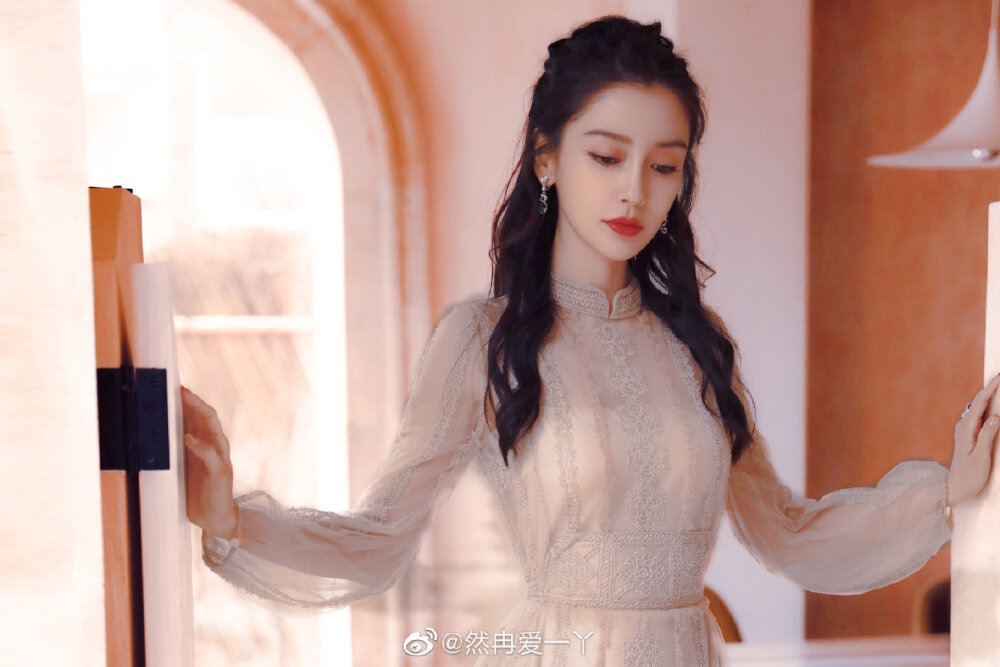 【侵权删】这里是Angelababy（杨颖）的美图啦~可甜可盐可飒你值得拥有哦！
我在豆蔻年华遇见你，想要陪你好多好多年。（图源很广，带水印，只是个人集baby美图）