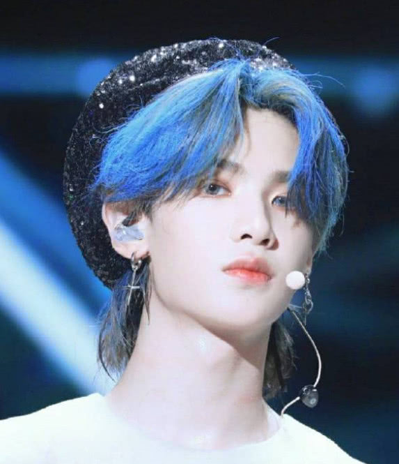 ＃黄明昊 你是始料不及的心动，是我唯恐不及的惊鸿。
You are an unexpected heartbeat, and a shock that I am afraid of.