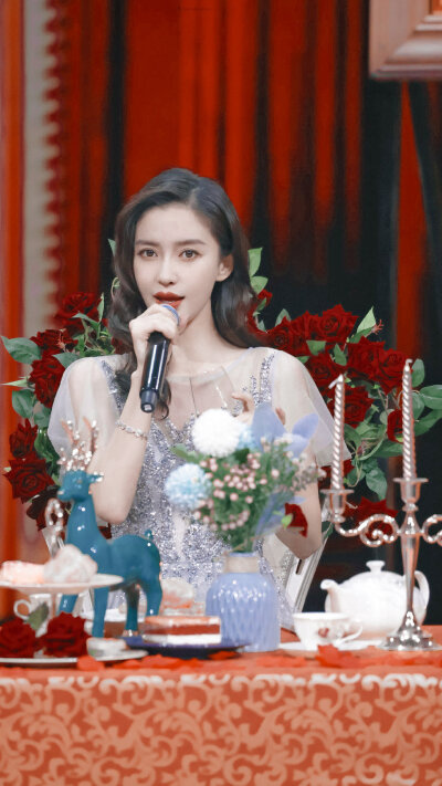 【侵权删】这里是Angelababy（杨颖）的美图啦~可甜可盐可飒你值得拥有哦！
我在豆蔻年华遇见你，想要陪你好多好多年。（图源很广，带水印，只是个人集baby美图）