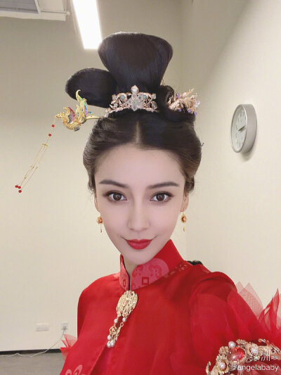 【侵权删】这里是Angelababy（杨颖）的美图啦~可甜可盐可飒你值得拥有哦！
我在豆蔻年华遇见你，想要陪你好多好多年。（图源很广，带水印，只是个人集baby美图）