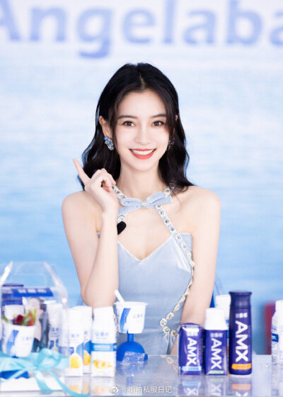 【侵权删】这里是Angelababy（杨颖）的美图啦~可甜可盐可飒你值得拥有哦！
我在豆蔻年华遇见你，想要陪你好多好多年。（图源很广，带水印，只是个人集baby美图）