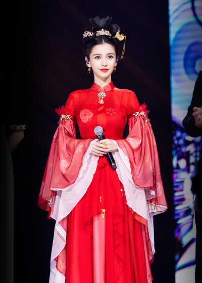 【侵权删】这里是Angelababy（杨颖）的美图啦~可甜可盐可飒你值得拥有哦！
我在豆蔻年华遇见你，想要陪你好多好多年。（图源很广，带水印，只是个人集baby美图）