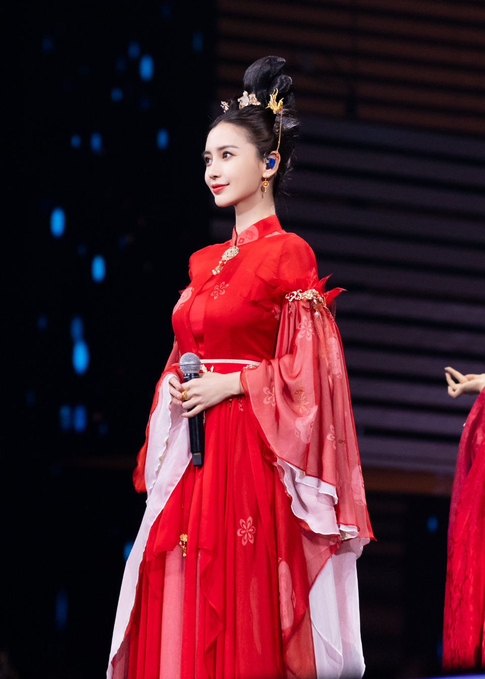 【侵权删】这里是Angelababy（杨颖）的美图啦~可甜可盐可飒你值得拥有哦！
我在豆蔻年华遇见你，想要陪你好多好多年。（图源很广，带水印，只是个人集baby美图）