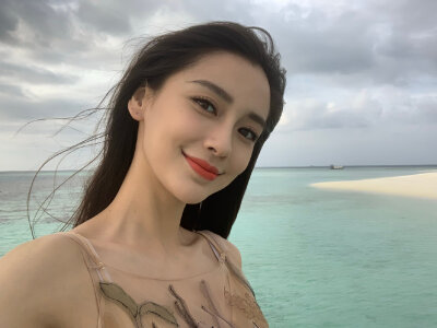 【侵权删】这里是Angelababy（杨颖）的美图啦~可甜可盐可飒你值得拥有哦！
我在豆蔻年华遇见你，想要陪你好多好多年。（图源很广，带水印，只是个人集baby美图）