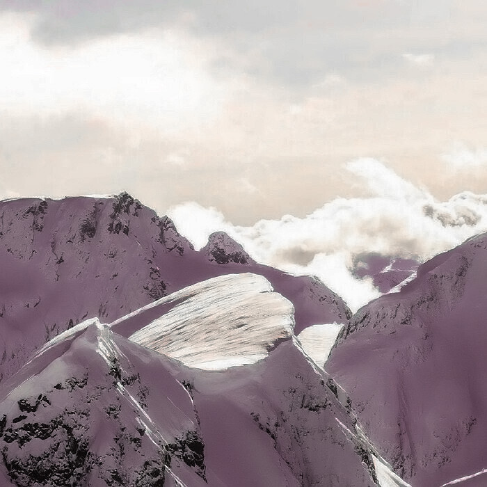 ·IU·
对你的爱被埋没在山中.
原图看图.