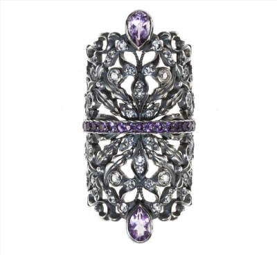 芭蕾、歌剧、戏剧、古典绘画、传统节日等传统俄贵族文化，成为Axenoff取之不尽的灵感源泉。