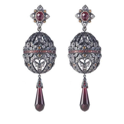 芭蕾、歌剧、戏剧、古典绘画、传统节日等传统俄贵族文化，成为Axenoff取之不尽的灵感源泉。