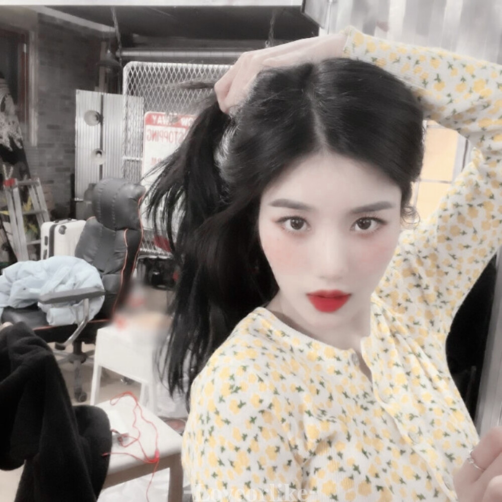 *权恩妃
“为什么不找我聊天，我专门为你学的打字。”
