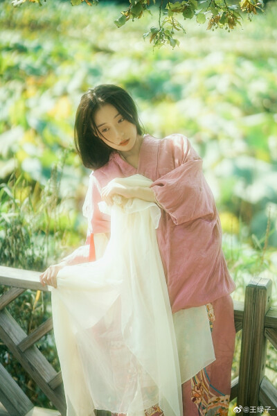 凉风花采溪
摄影@王绿子-
出境@一玟_