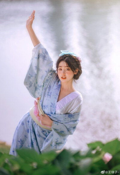 这几天的绣球花花絮
追赶花期的拍照人
摄影@王绿子-