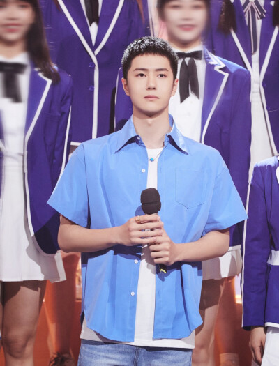 王一博
天天向上
毕业礼2021