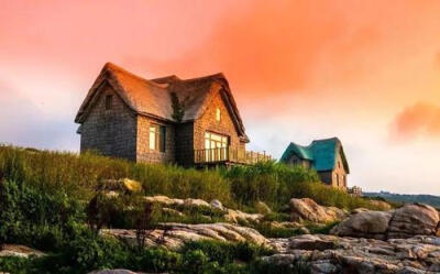 It's a fairy tale and a dream.
是 童 话 也 是 梦 境