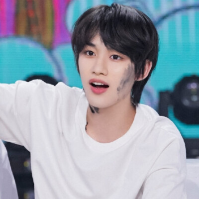 丁程鑫套图可二改，注明随意
新专耶比！本来这组想截的涩一点的嘿嘿 还是算了 我是三好青年