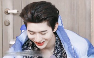 蔡徐坤
©星星邮递员·