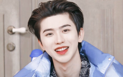 蔡徐坤
©星星邮递员·