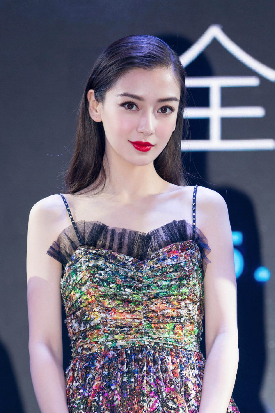 【侵权删】这里是Angelababy（杨颖）的美图啦~可甜可盐可飒你值得拥有哦！
我在豆蔻年华遇见你，想要陪你好多好多年。（图源很广，带水印，只是个人集baby美图）