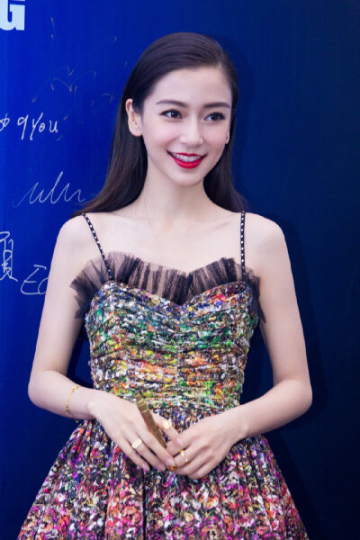 【侵权删】这里是Angelababy（杨颖）的美图啦~可甜可盐可飒你值得拥有哦！
我在豆蔻年华遇见你，想要陪你好多好多年。（图源很广，带水印，只是个人集baby美图）