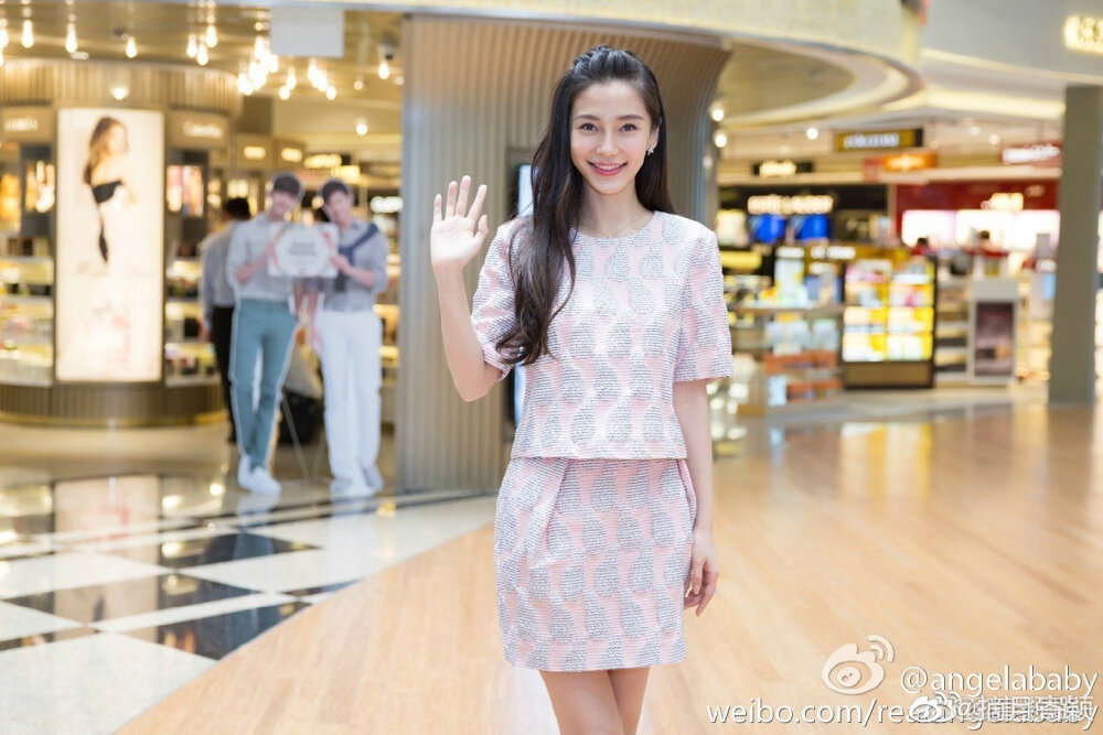 【侵权删】这里是Angelababy（杨颖）的美图啦~可甜可盐可飒你值得拥有哦！
我在豆蔻年华遇见你，想要陪你好多好多年。（图源很广，带水印，只是个人集baby美图）