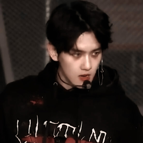  于是我们相爱手心湿的像海。