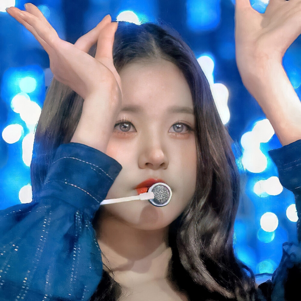 1 8线: |今日份文案|你愿意做我的Darling.吗？
|©®| 13einfullbloom
|图未经允许禁一切|
|图毁了告诉我|
#张元英