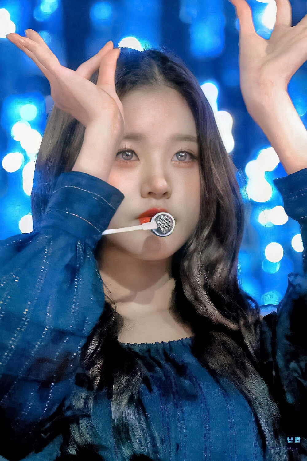 1 8线: |今日份文案|你愿意做我的Darling.吗？
|©®| 13einfullbloom
|图未经允许禁一切|
|图毁了告诉我|
#张元英