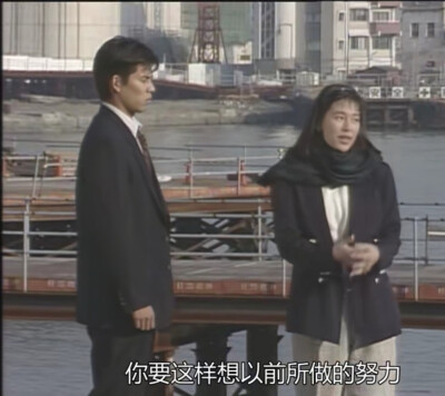 就是不知道要发生什么事
所以才会有精神的 不是吗
你要这样想 以前所做的努力
全都是为了现在这一刻
所以你要戴着胸章
把每一天的回忆
变成闪闪发光的胸章
抬头挺胸地戴着胸前