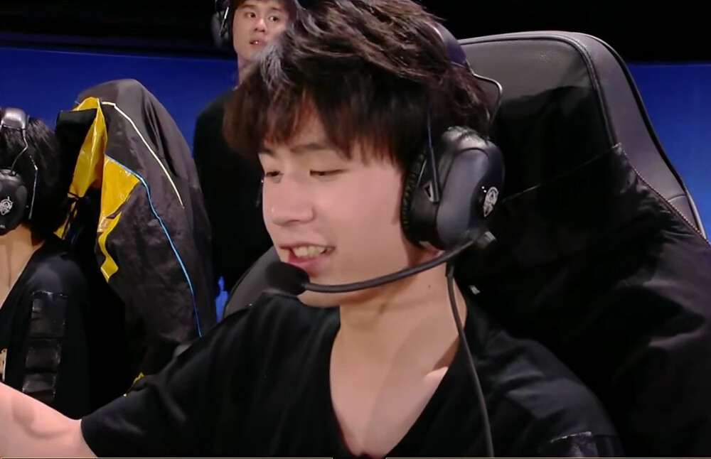 南京hero无畏｜Gog Nofear
无所畏惧.
6.26 KPL春决第三局自截_娜可露露