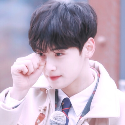 车车，yyds，不愧是脸蛋天才(*•̀ᴗ•́*)و ̑̑