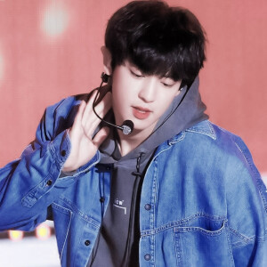 
 渐沉的绯色之云，是我的爱意。