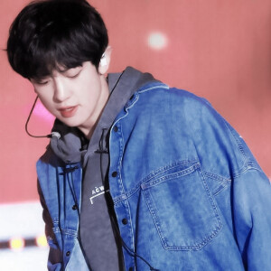 
 渐沉的绯色之云，是我的爱意。