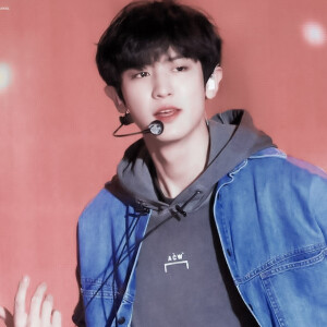 
 渐沉的绯色之云，是我的爱意。