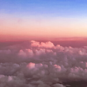 
 渐沉的绯色之云，是我的爱意。