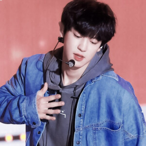 
 渐沉的绯色之云，是我的爱意。