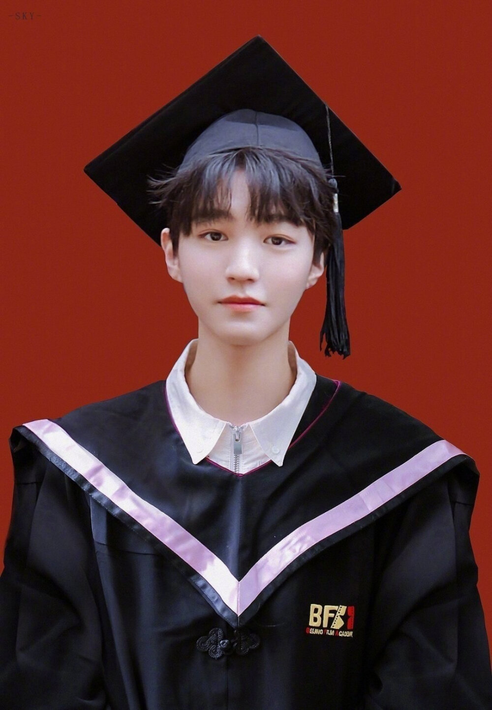 王俊凯毕业照片高清图片