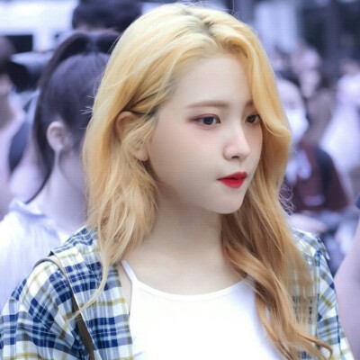  /歉，蹲不到零点发
金艺琳 Yeri Red Velvet
许景