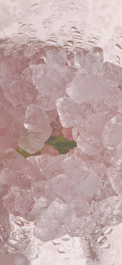 世间情动，不过盛夏白瓷梅子汤，碎冰碰壁当啷响
早安.