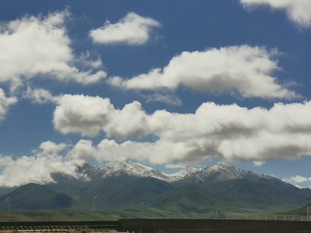 炎热的夏天还有雪山