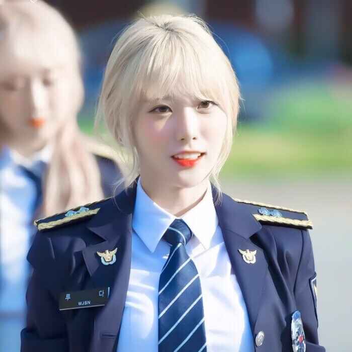 飞天小警官 luda//